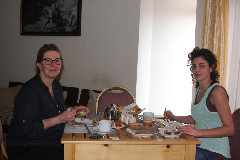 คามาริน เรสซิเดนซ์ Bed & Breakfast แคนดี้ ภายนอก รูปภาพ