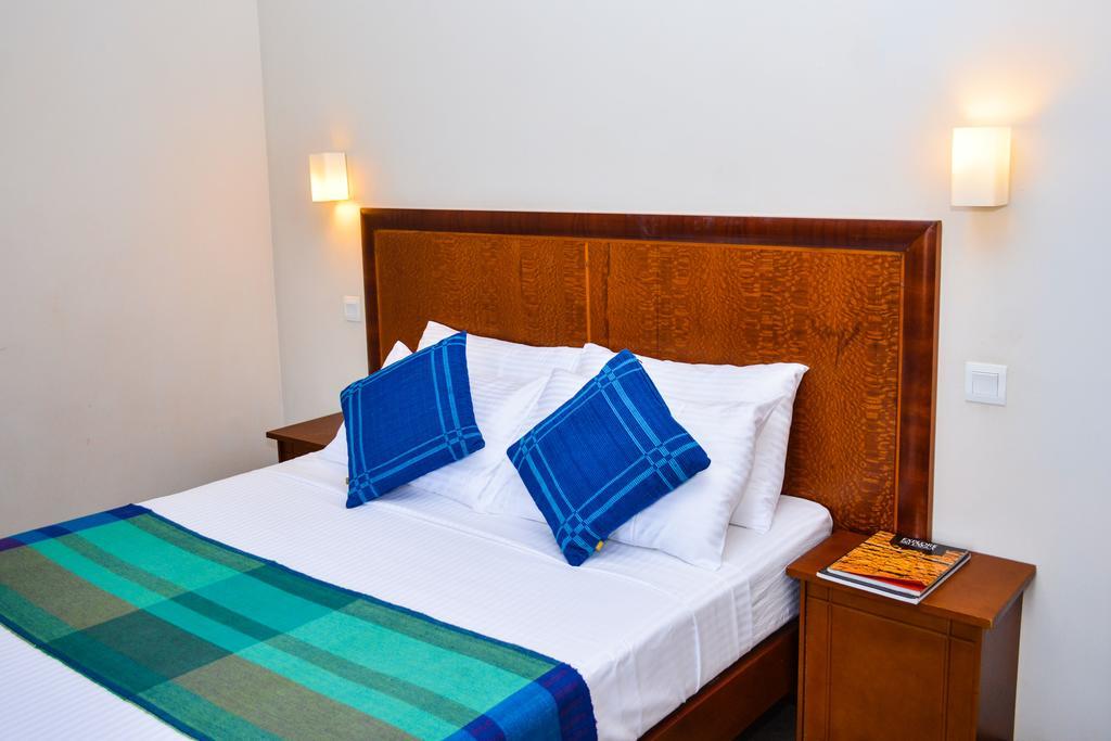 คามาริน เรสซิเดนซ์ Bed & Breakfast แคนดี้ ภายนอก รูปภาพ