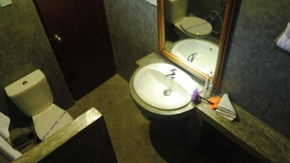 คามาริน เรสซิเดนซ์ Bed & Breakfast แคนดี้ ภายนอก รูปภาพ