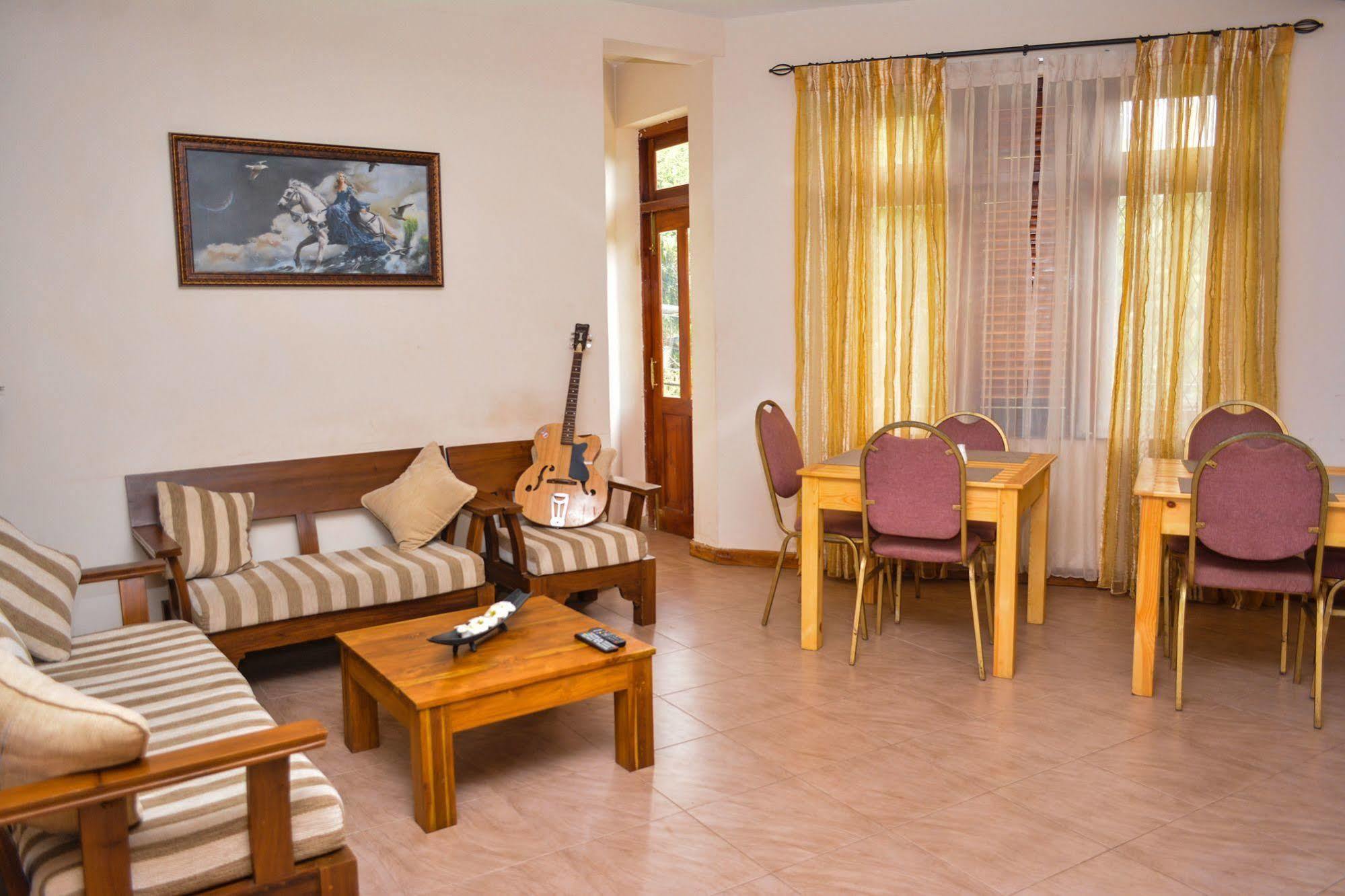 คามาริน เรสซิเดนซ์ Bed & Breakfast แคนดี้ ภายนอก รูปภาพ